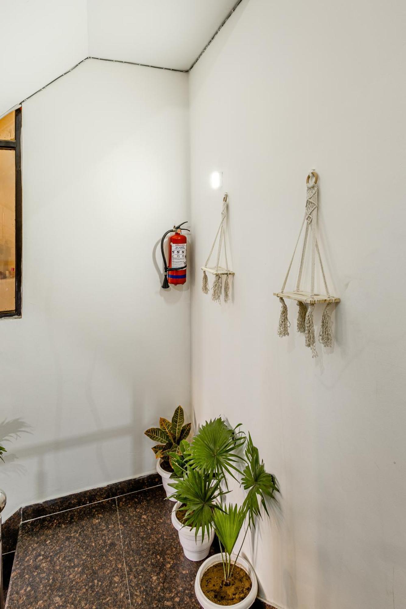 Lime Tree Service Apartment Golf Course Road, Гургаон Екстериор снимка