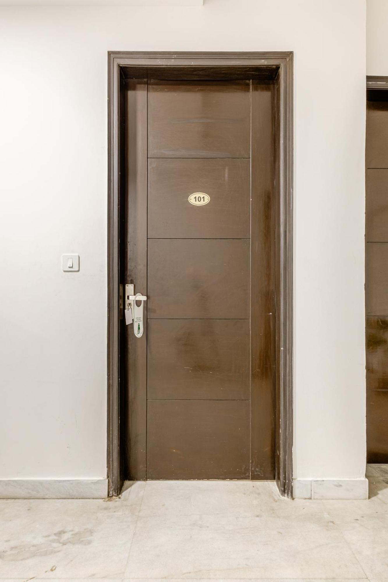Lime Tree Service Apartment Golf Course Road, Гургаон Екстериор снимка