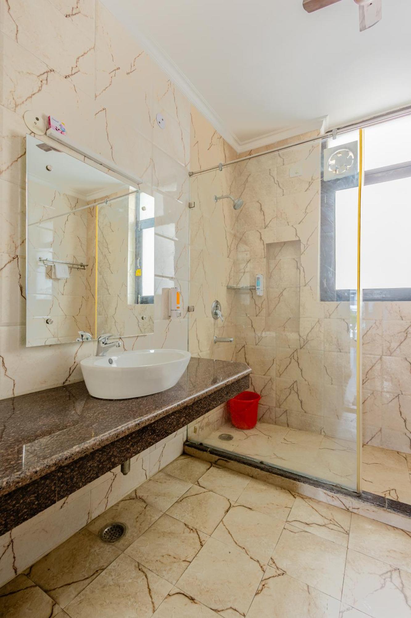 Lime Tree Service Apartment Golf Course Road, Гургаон Екстериор снимка