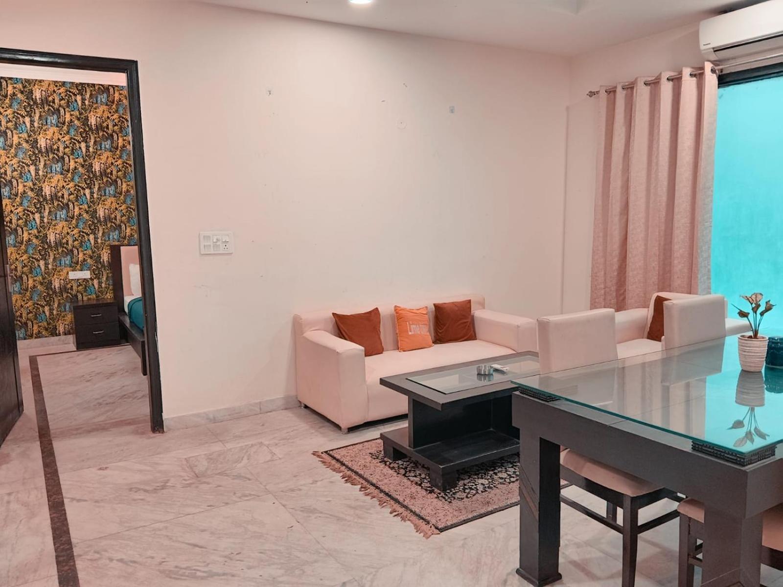 Lime Tree Service Apartment Golf Course Road, Гургаон Екстериор снимка