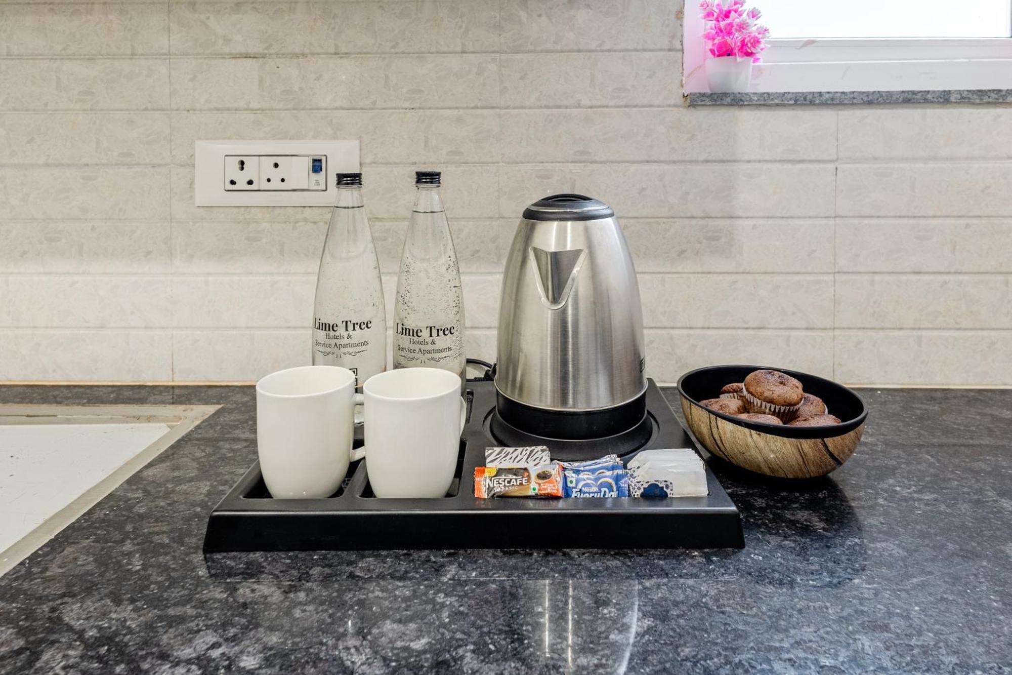Lime Tree Service Apartment Golf Course Road, Гургаон Екстериор снимка